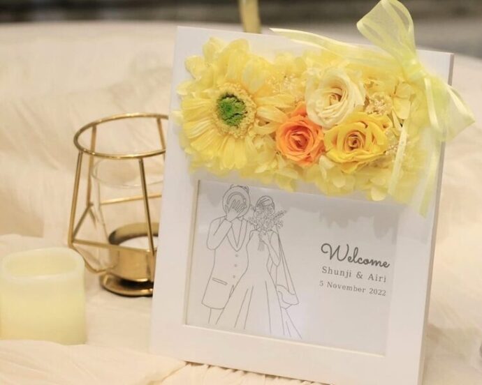 ③卓上タイプ×イラストで手作り感あるウェルカムボード