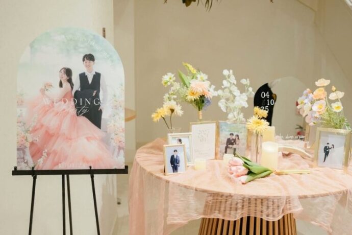 ①ラウンド型のおしゃれ可愛いウェルカムボード