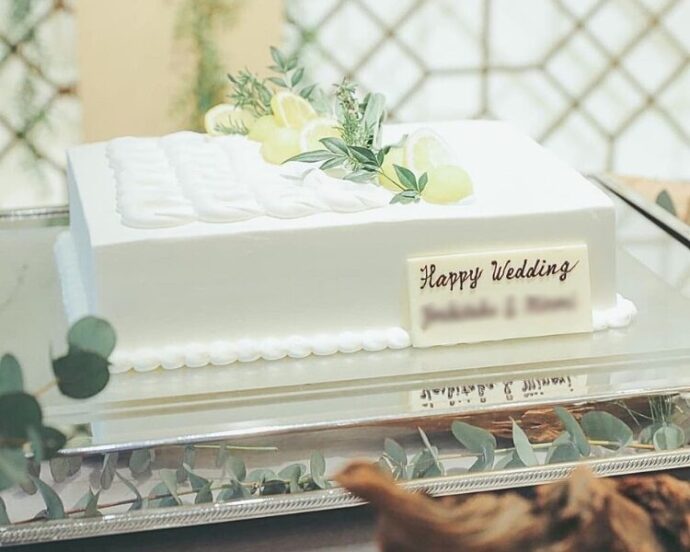 ④ナチュラル×スクエア型の―段ウェディングケーキ