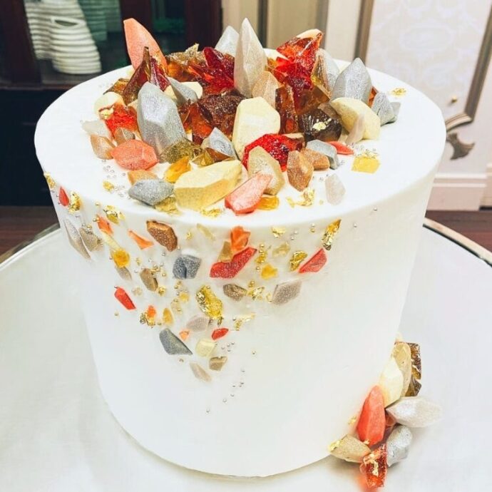 ③高め円柱型で作るオジードウェディングケーキ