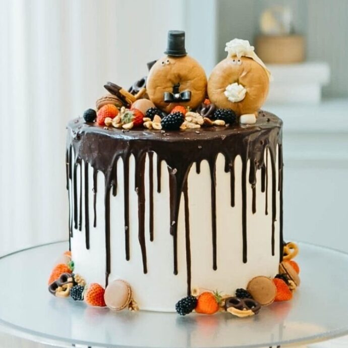 ⑥チョコレートドリップが可愛い！キュートな一段ケーキ
