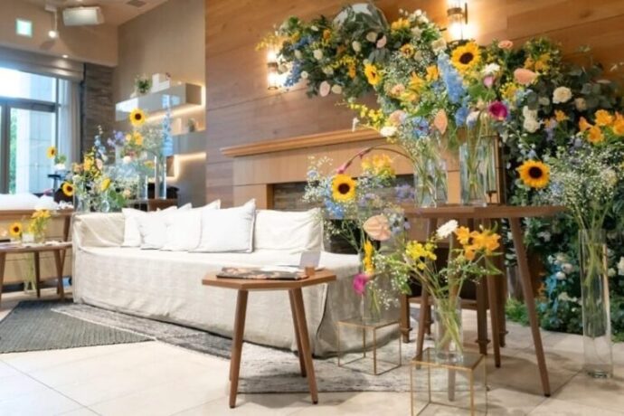 立体的なグリーンで飾る夏の装花コーディネート