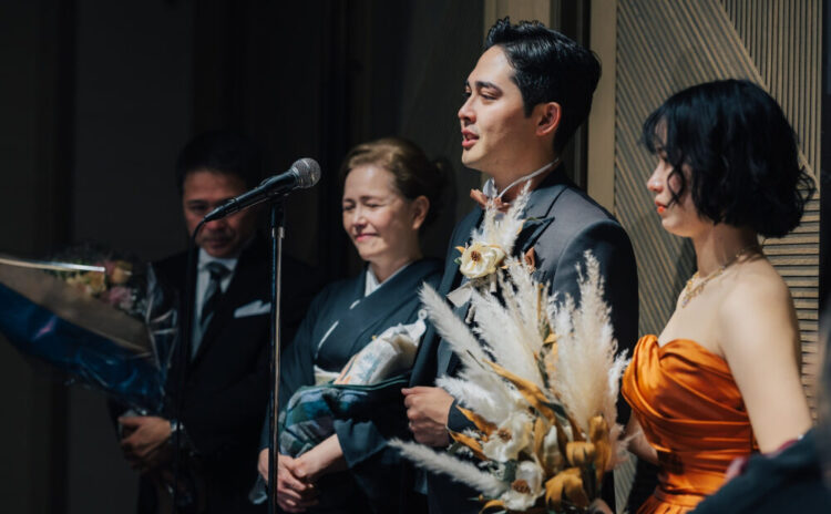 【結婚式の新郎謝辞・文例】感謝を伝える結びの言葉は？基本構成とポイントを徹底解説