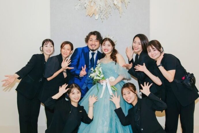 スタッフ集合！新郎新婦となかよしショット_アニヴェルセル 大阪
