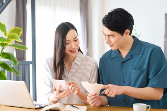 家計を見直す夫婦