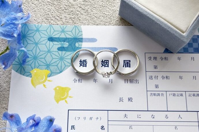 アニヴェルセルの婚姻届と指輪