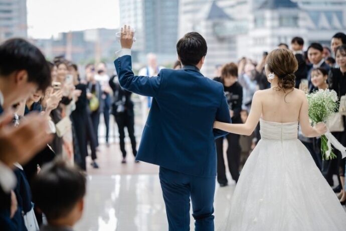 結婚式が安くなる日は平日や仏滅_アニヴェルセル 江坂