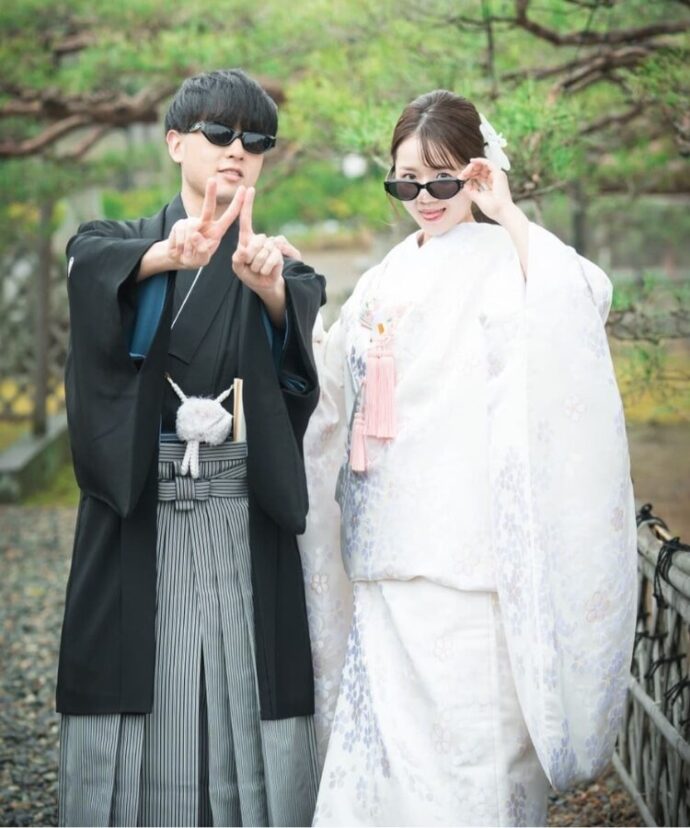 遊び心たっぷり！白無垢×サングラスでポーズ♪