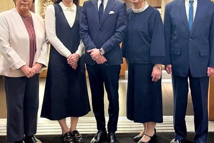 顔合わせの親族写真